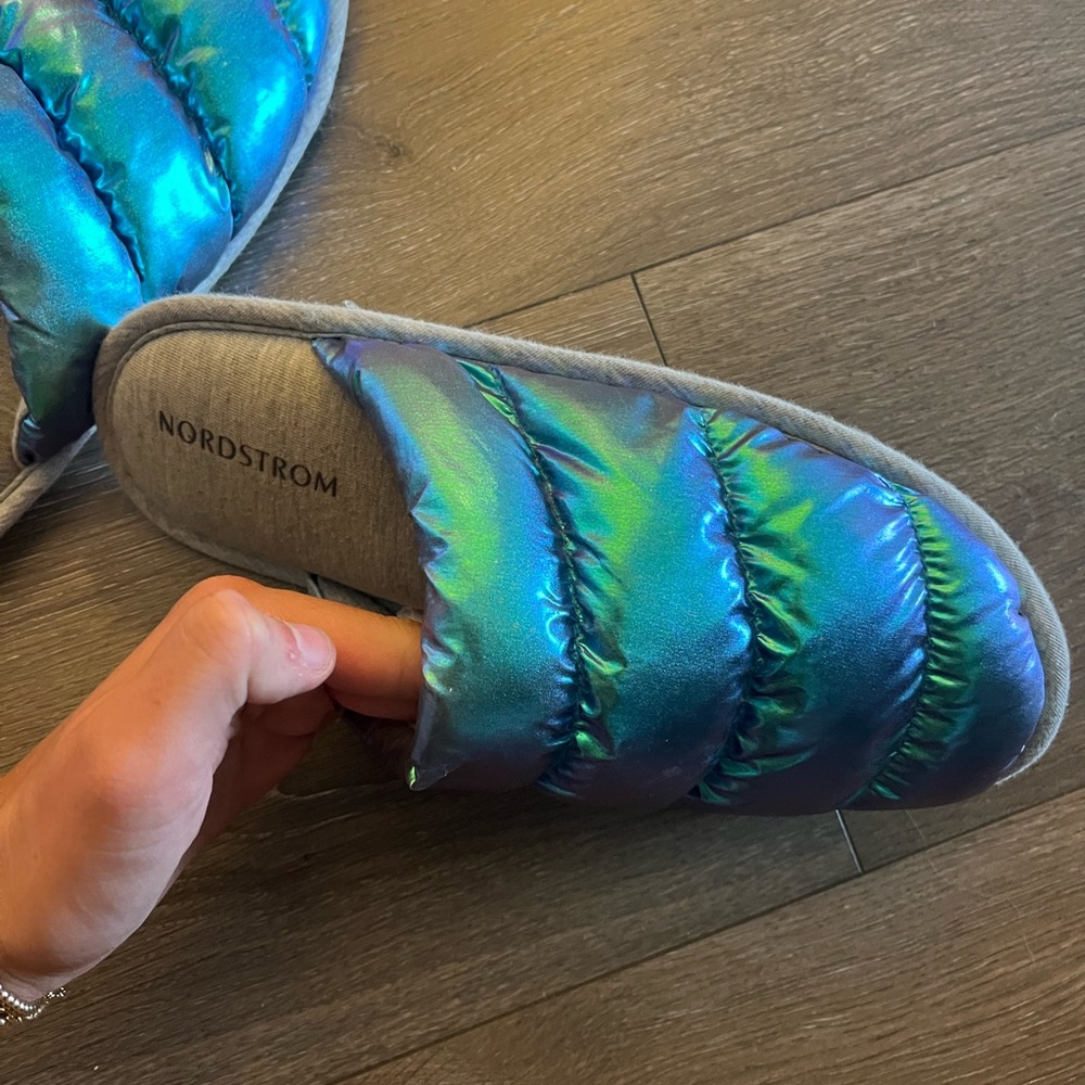 Nordstrom slippers - Picture 4 of 6